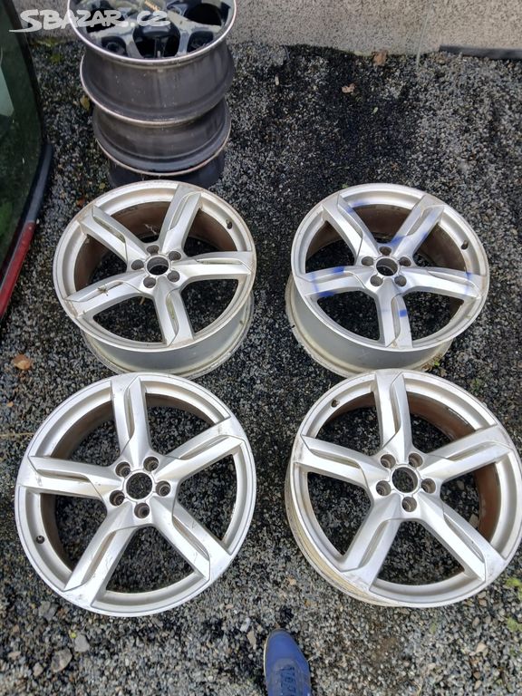 alu kolo Audi 20" 5x112 8.5J ET33 střed 66.6 mm