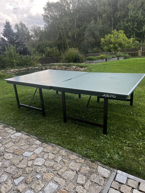 Ping pong stůl