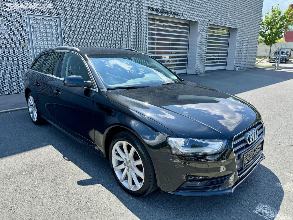 AUDI A4 Avant B8 2.0 TDI S-Line 130kW alcantara!!!