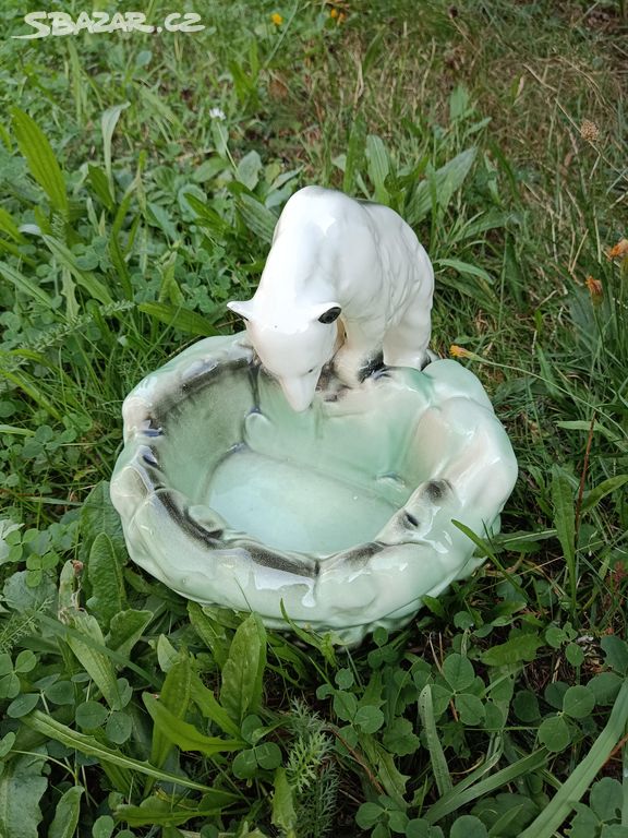 Medvěd porcelánová soška