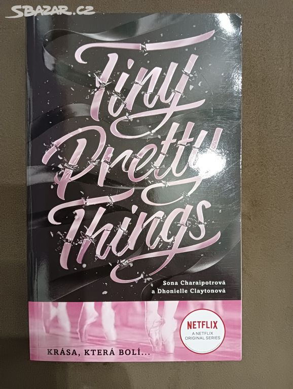 NOVÁ KNIHA TINY PRETTY THINGS KRÁSA, KTERÁ BOLÍ