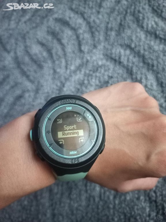 Sportovní základní hodinky Decathlon s GPS