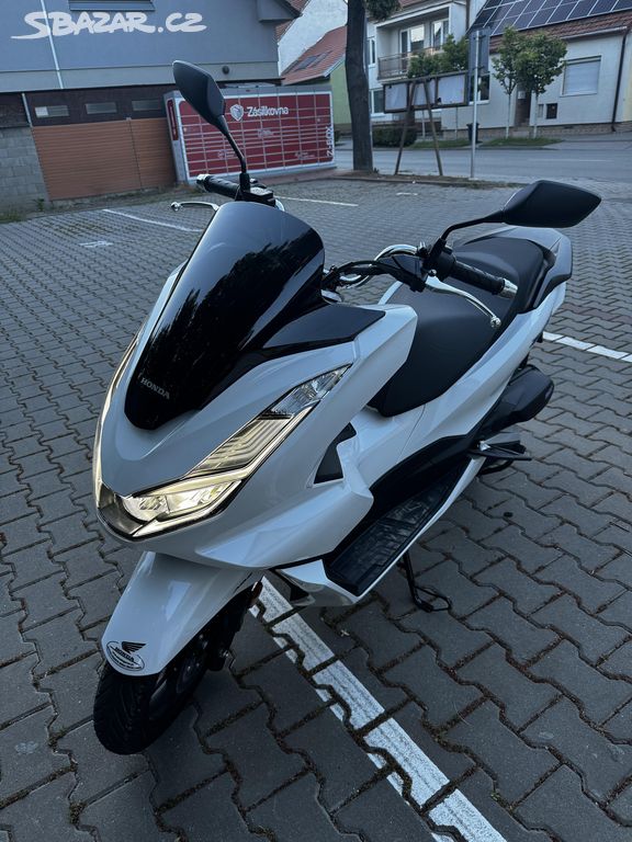 Skútr Honda PCX 7/2024 + plachta a alarm