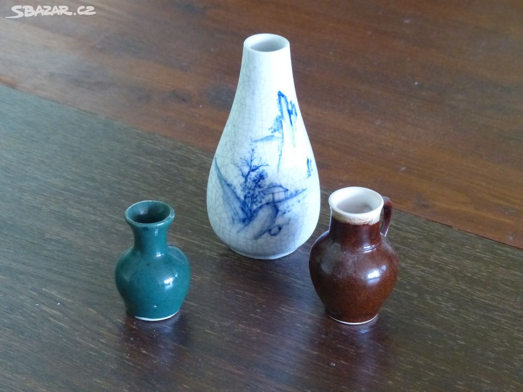 Malé vázičky - sklo a čínský porcelán