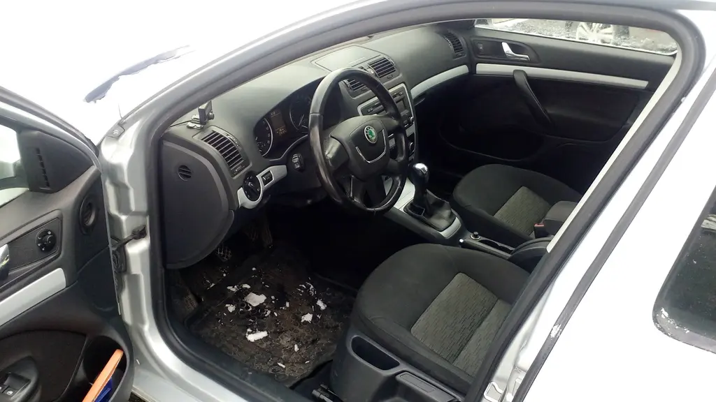 Škoda Octavia combi II 1.9 TDI 77 kW elegance-CZ - fotka 3