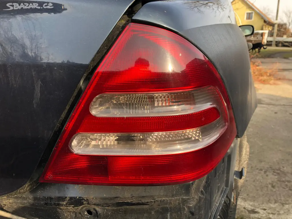 Náhled: Světla na Mercedes Benz třídy C W203 pěkný stav !