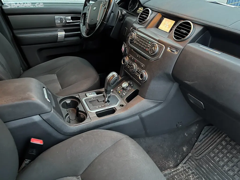 Land Rover Discovery 4 3,0 155 kW koup. v ČR 1.maj - fotka 6