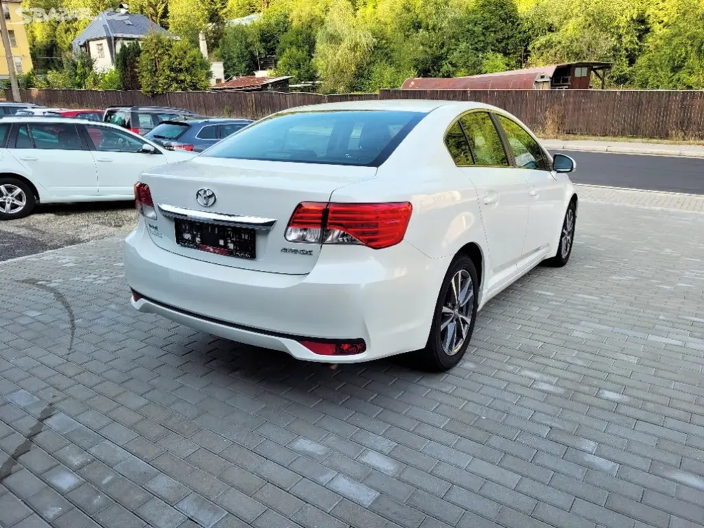 Toyota Avensis, 2.2 D-4D (110 kW), plný servis - fotka 4