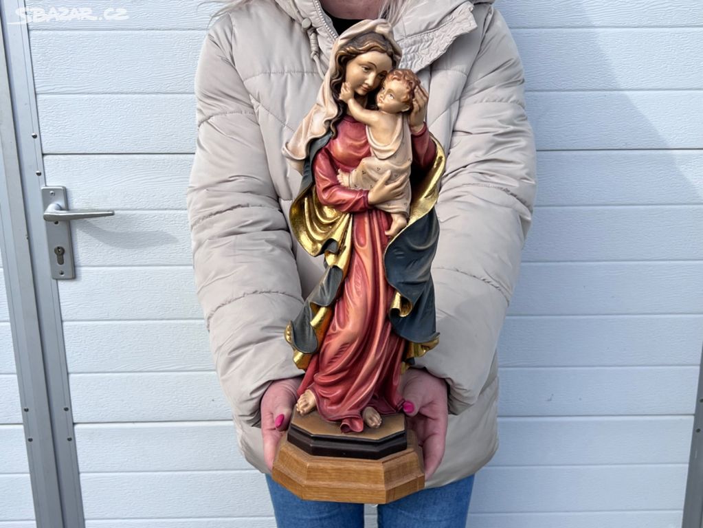 Dřevěná socha Panna Marie s Ježíškem malovaná