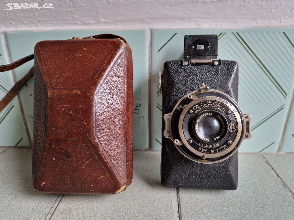 Starý fotoaparát Zeiss Ikon Kolibri Tessar 3.5
