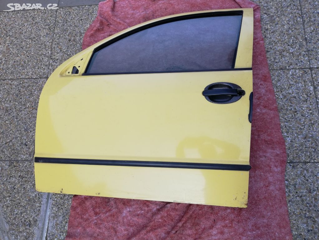 Škoda Fabia 1 levé přední dveře barva žlutá