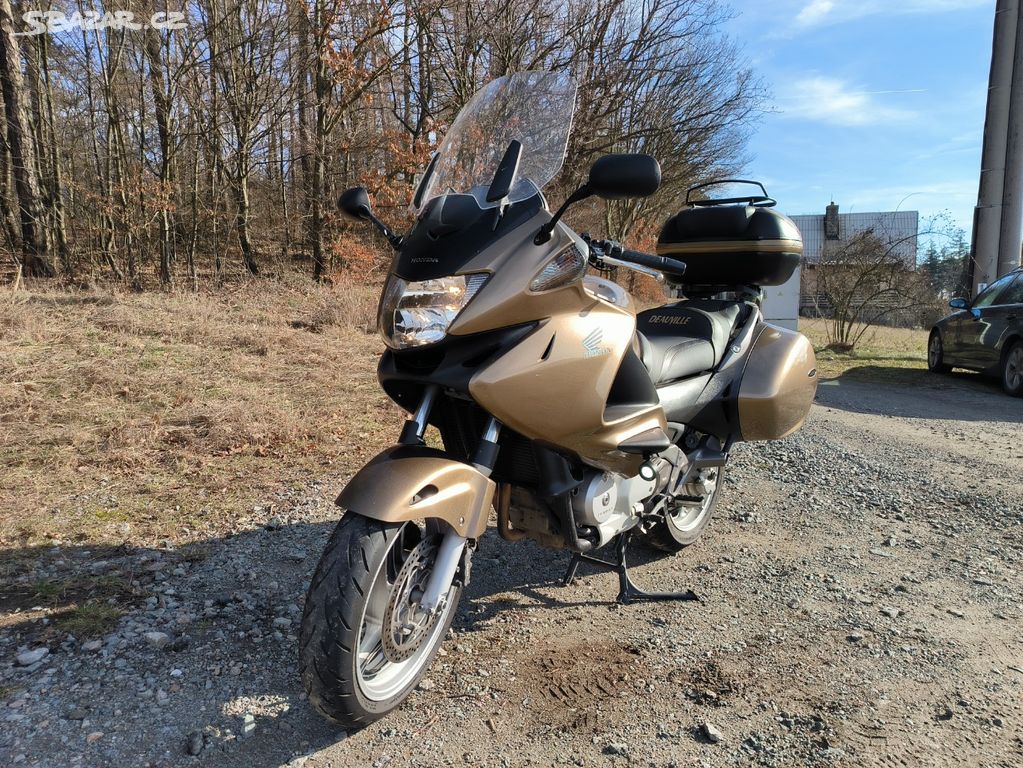 Cestovní motorka Honda Deauville NT 700