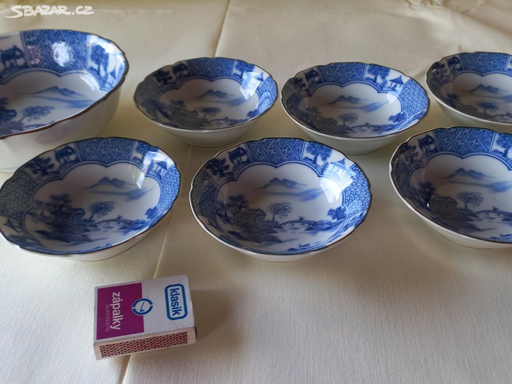 japonské porcelánové misky modro-bílé