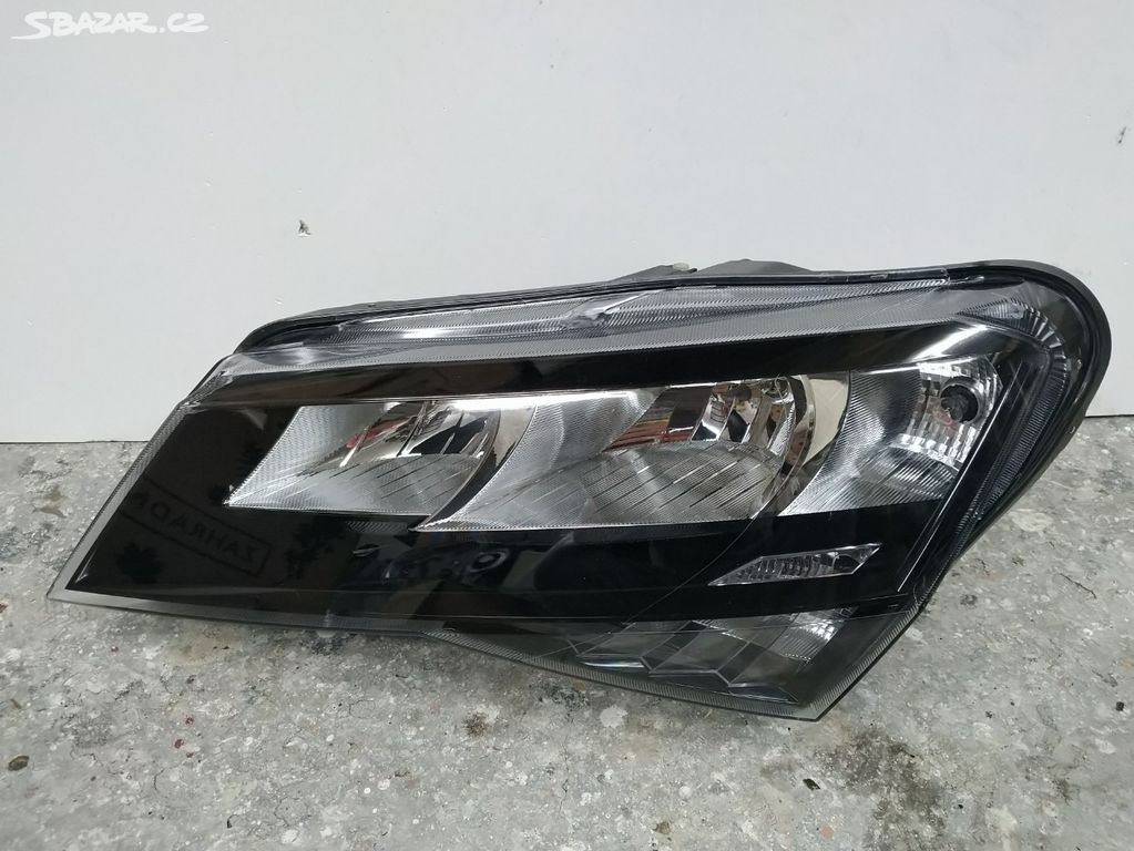Škoda Superb 3 - levý přední světlomet