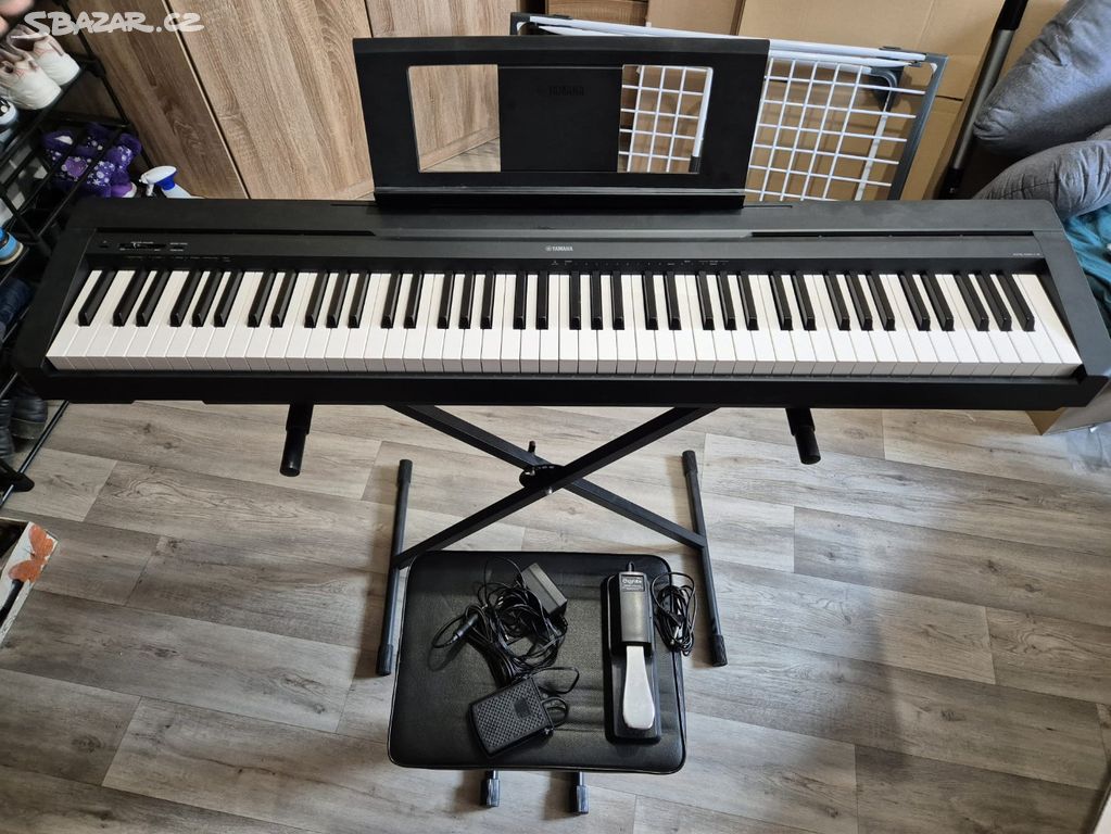 Yamaha P45 B (klávesy, pedál, židlička, stojan)