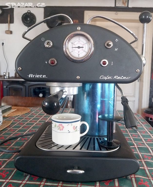 Italský retro pákový kávovar Ariete