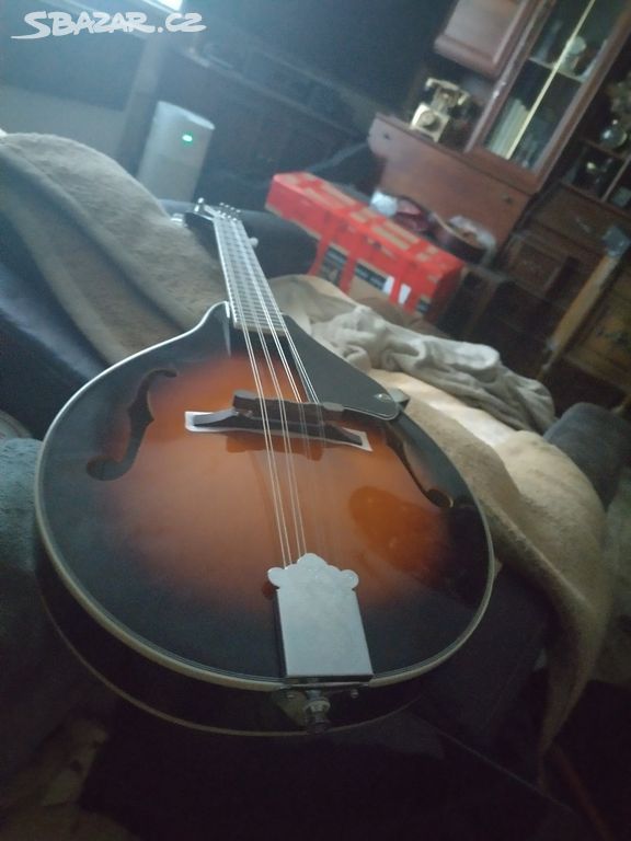 Nová mandolina osmistrunná H.B. tip "Gibsonka"
