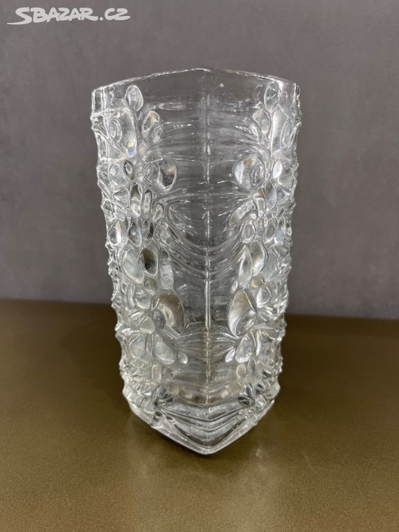 Váza - těžké lisované sklo -autor František Pečený