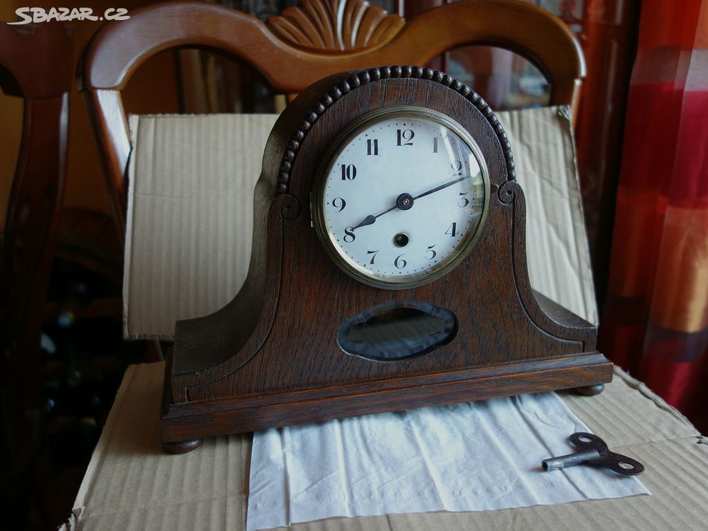 Pěkné, staré, funkční jící stolní hodiny-Junghans
