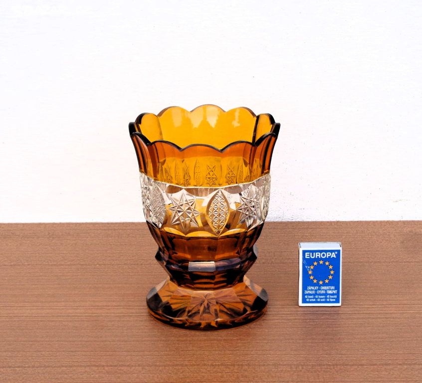 Váza - ART DECO - broušené ambrové sklo