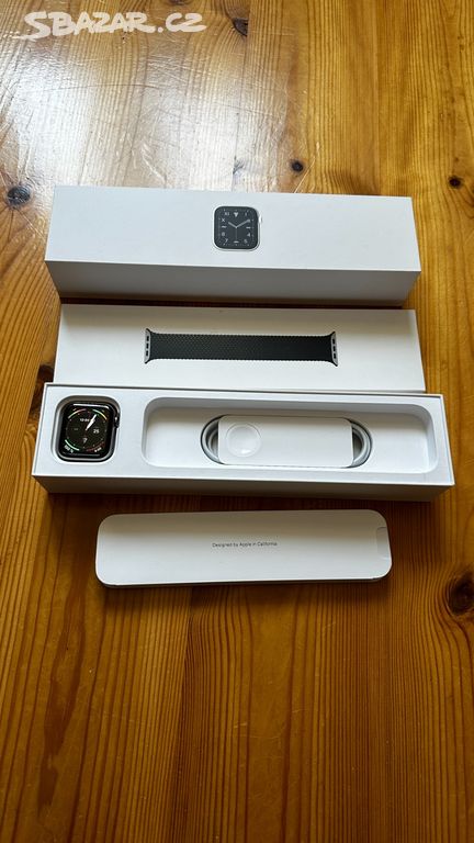 Apple Watch 44 mm Series 6 - Titanové pouzdro