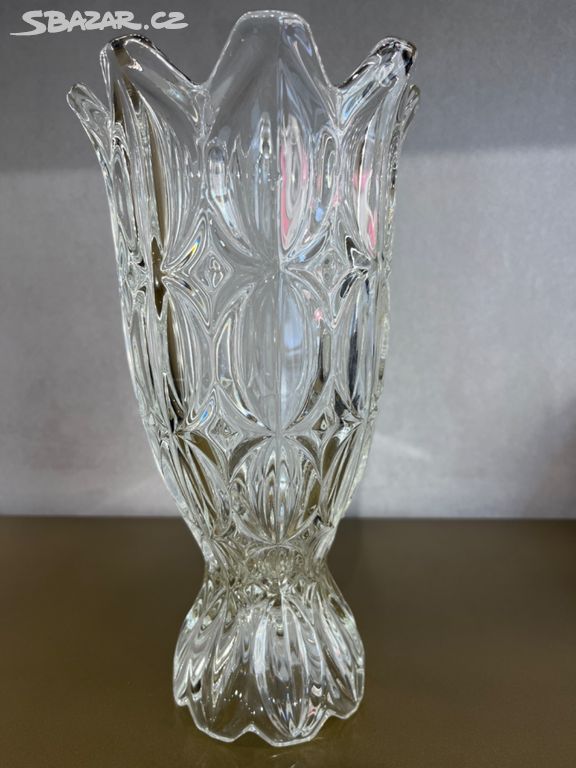 Váza - lisované sklo - druha polovina 20 století