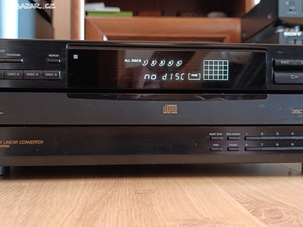 CD přehrávač 5 disků Sony CDP-C335