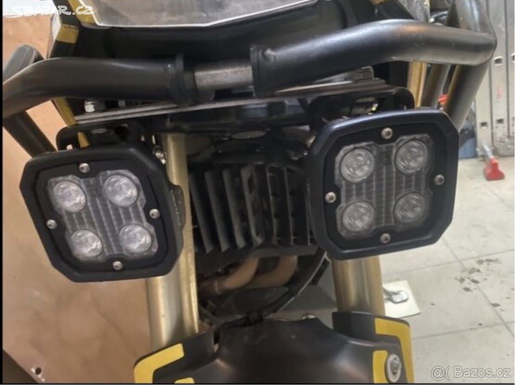 Přídavná světla na motorku/auto