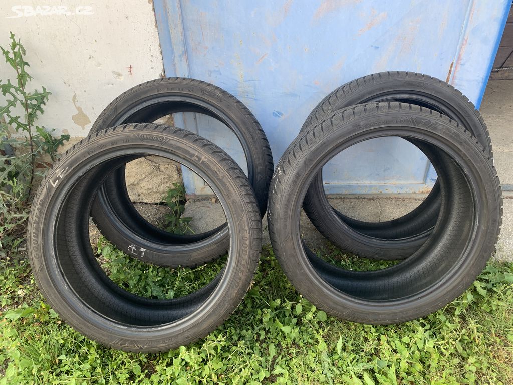 Zimní pneu GoodYaer Ultragrip, 235/40 R19