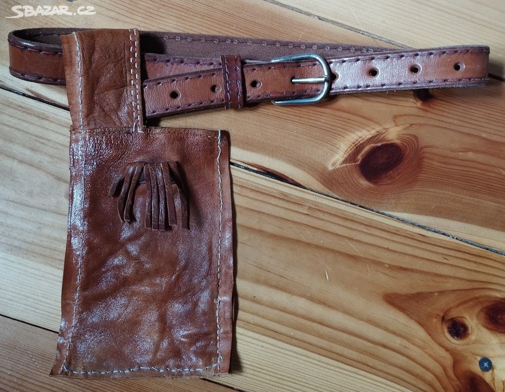 Kožený pásek a kapsa