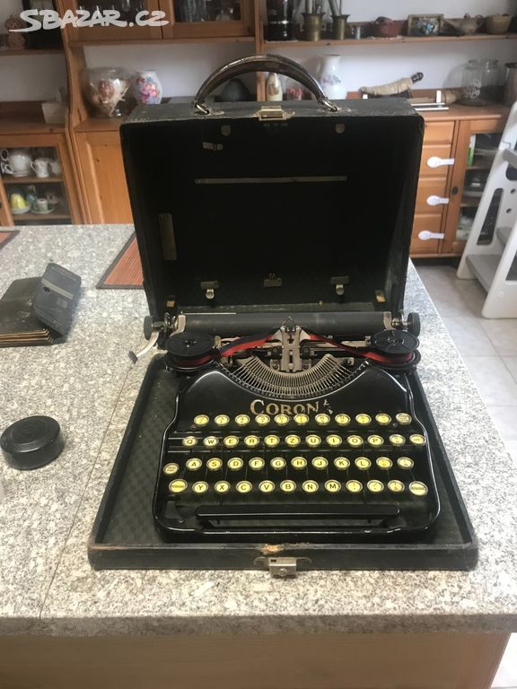 kufříkový psací stroj Corona