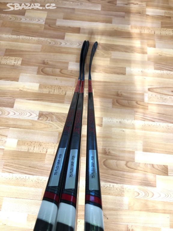 Hůl CCM Jetspeed FT6Pro, flex 75, levá 29