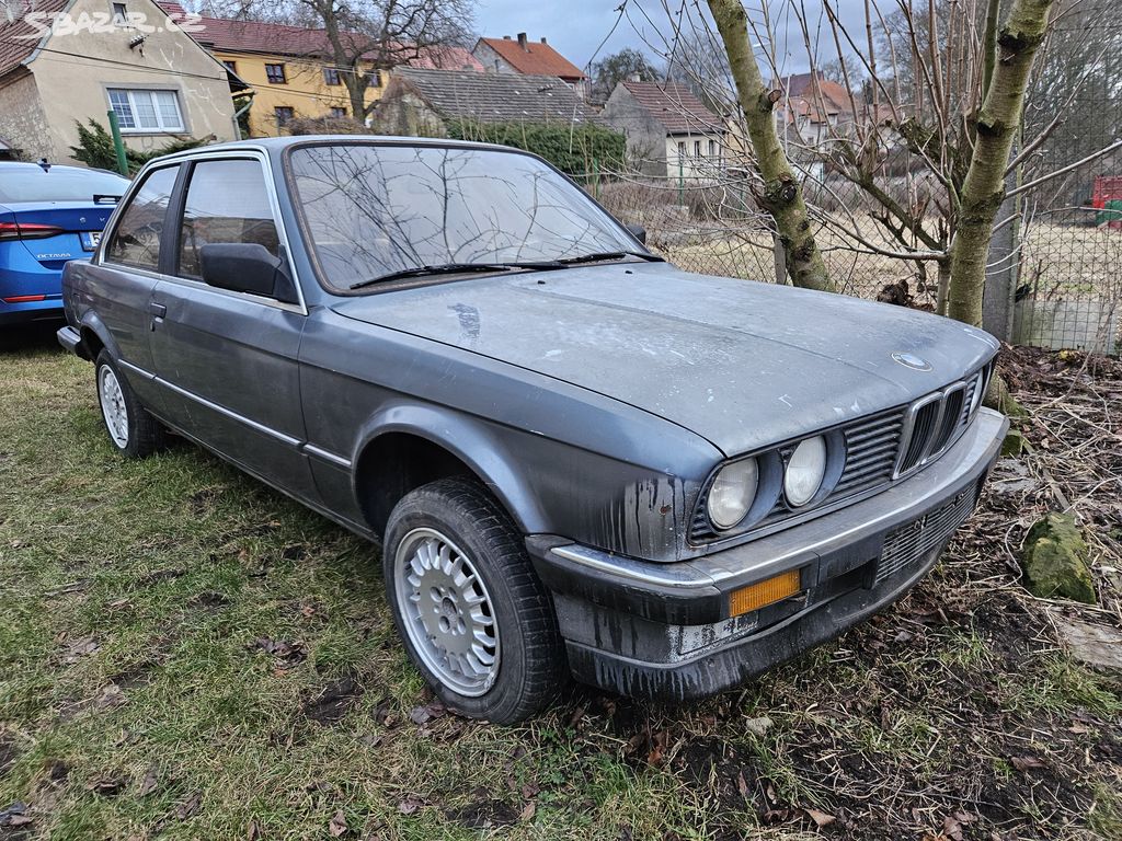 BMW E30 318i coupe chromák