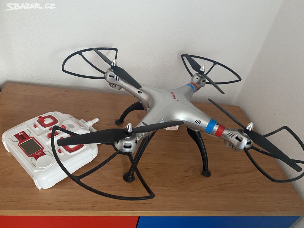 Dron SYMA X8