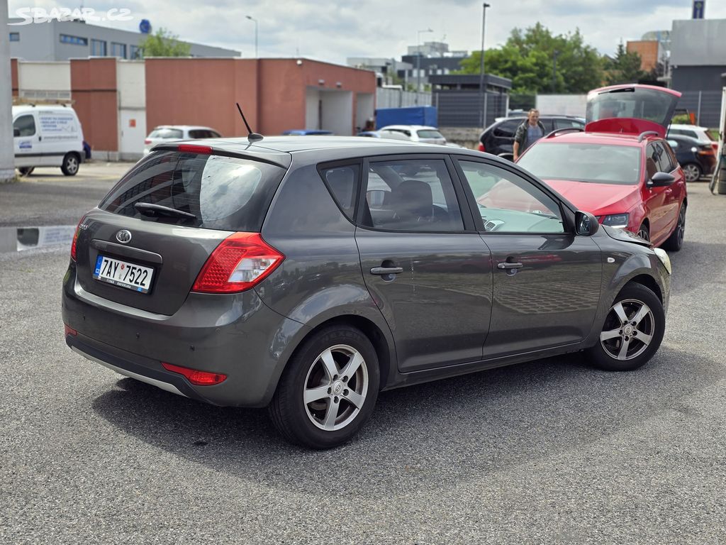 Kia ceed 2011 1.4i