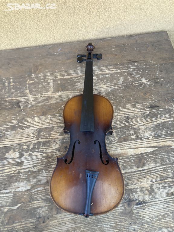 Staré housle Antonius Stradivarius Cremonensis