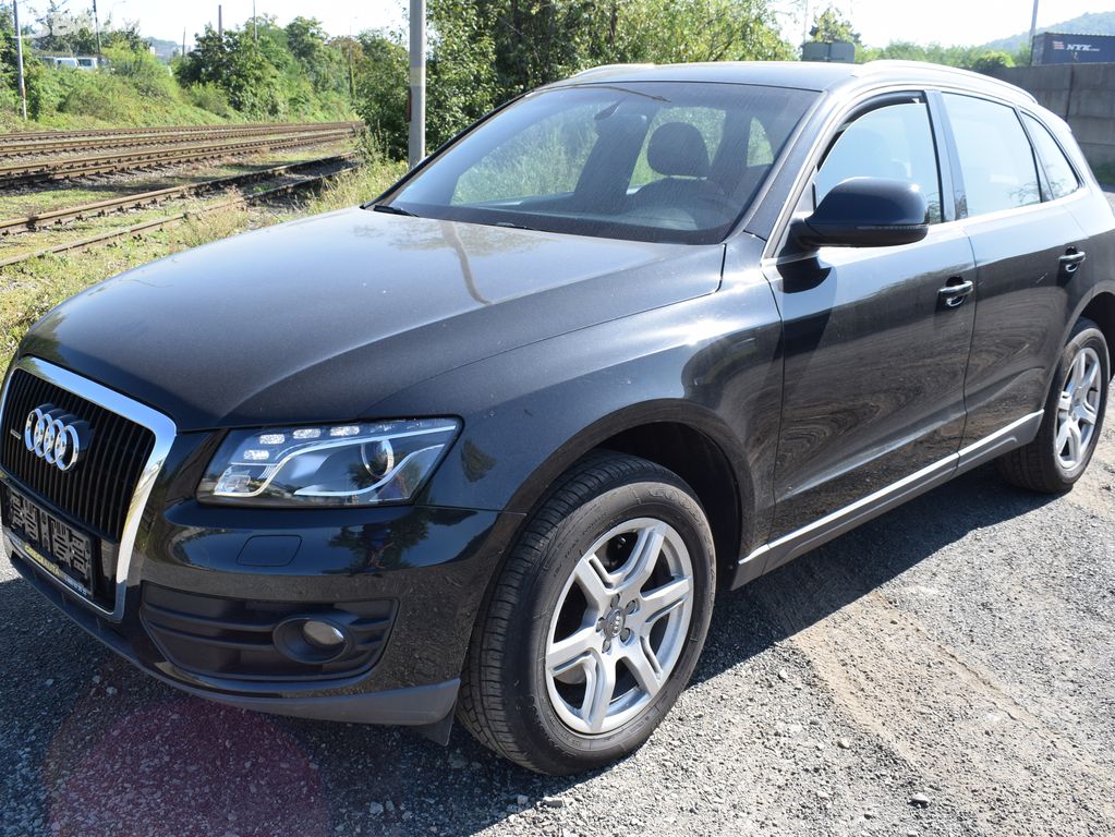 Audi Q5 3,0TDi PO SERVISU,TOP STAV