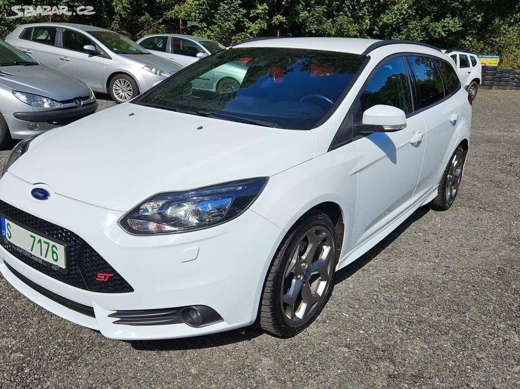 Ford Focus ST 2.0 184 kW Recaro, xenony, serviska