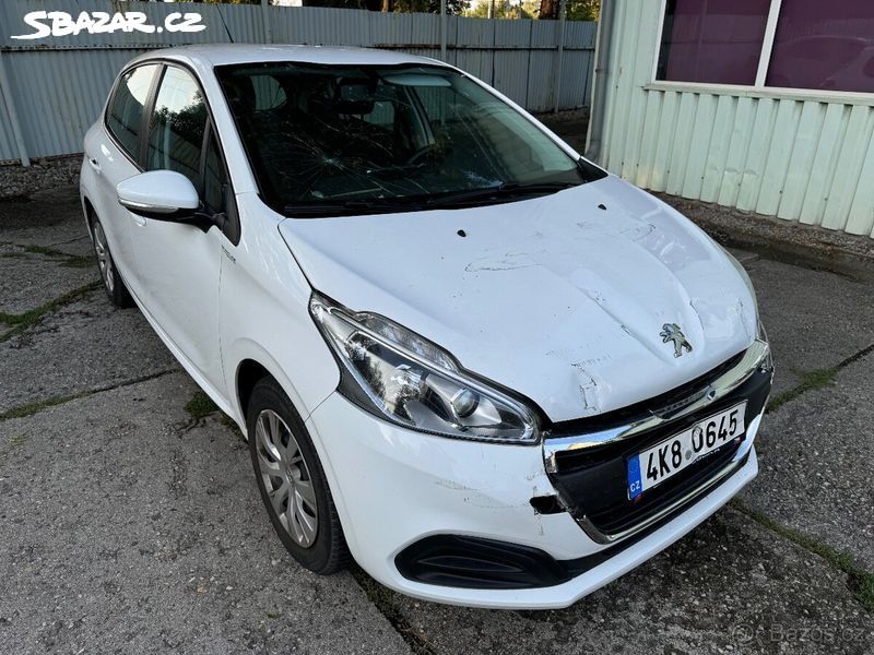 PEUGEOT 208