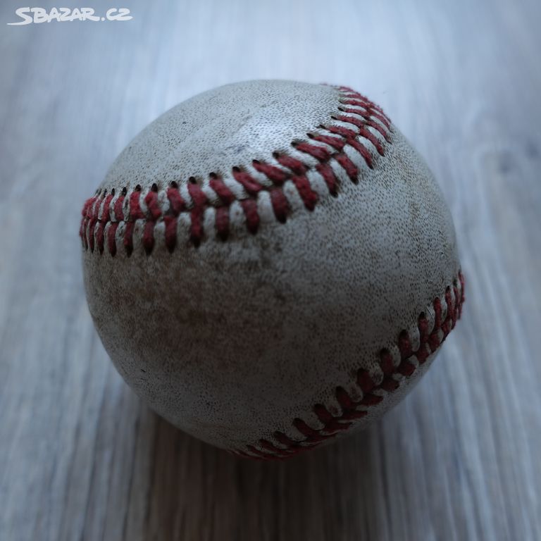 Baseballový míček