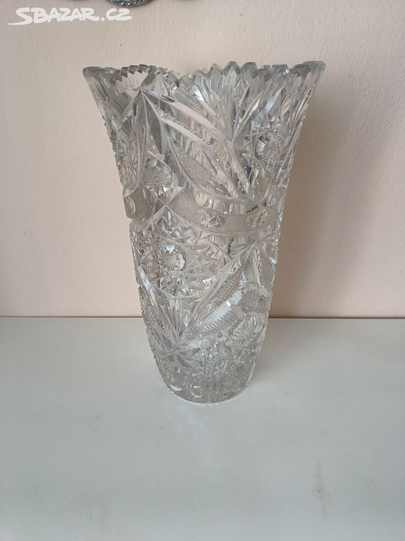 Váza z broušeného skla 30CM