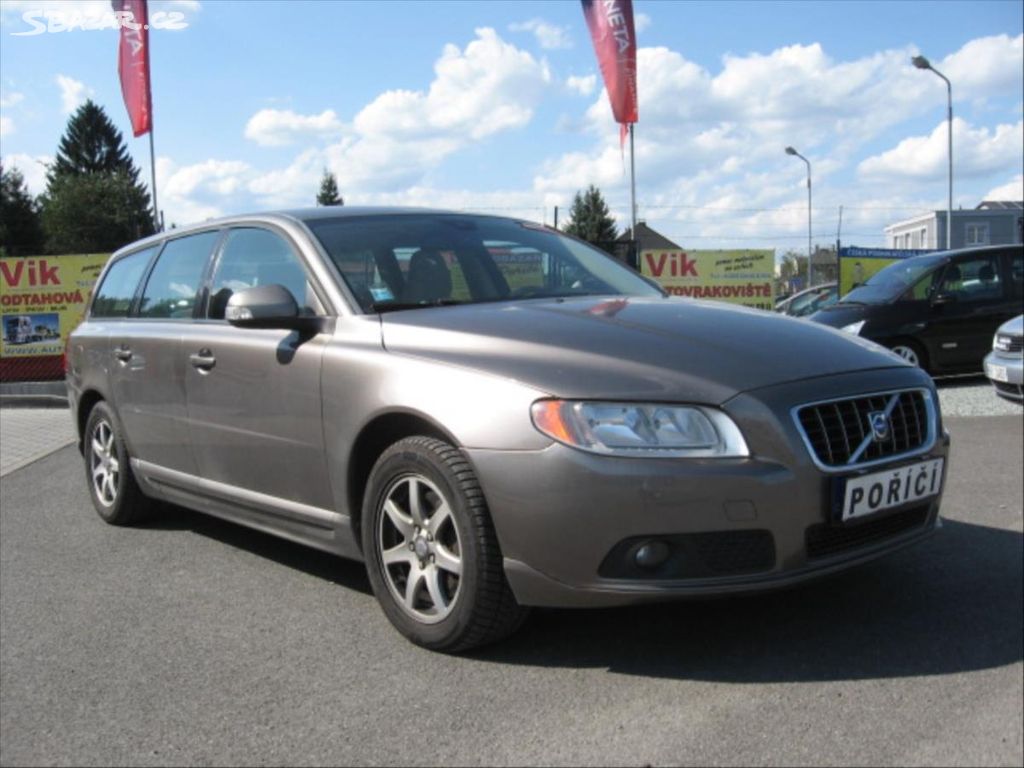 Volvo V70 2,4 D5 AWD 4x4 Momentum+MANUÁL+servisní