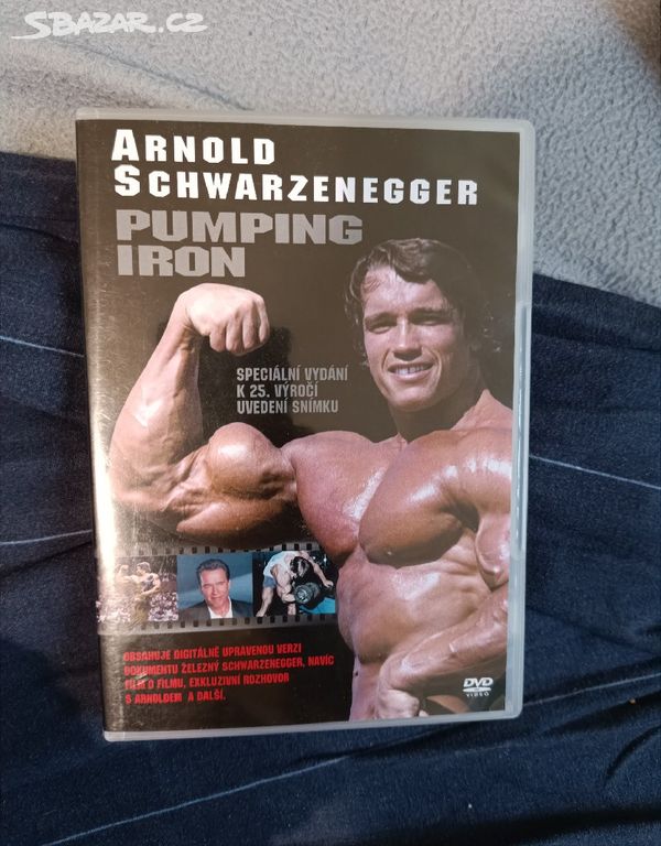 Arnold Schwarzenegger pumping iron