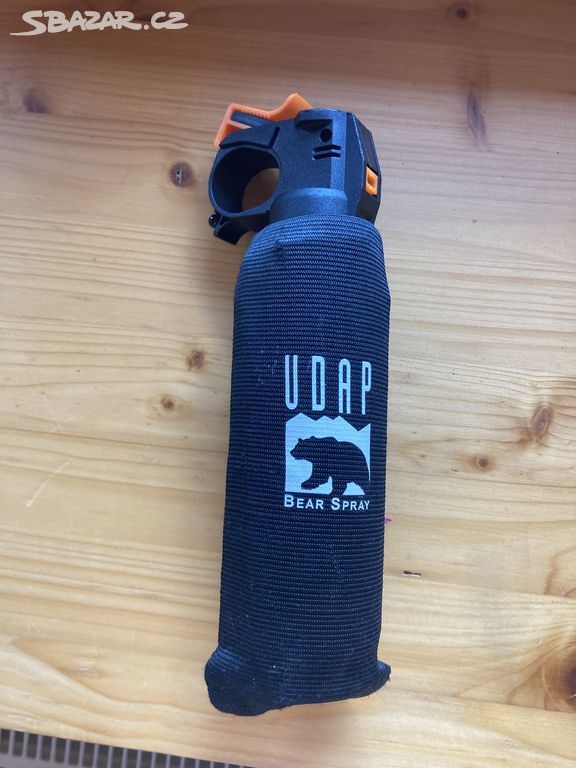 Sprej na medvědy - bear spray