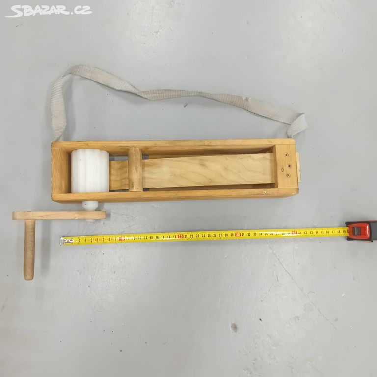 Dřevěná řehtačka 40cm