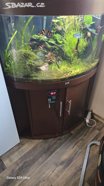 Akvarium rohové 150 l s veškerým příslušenstvim