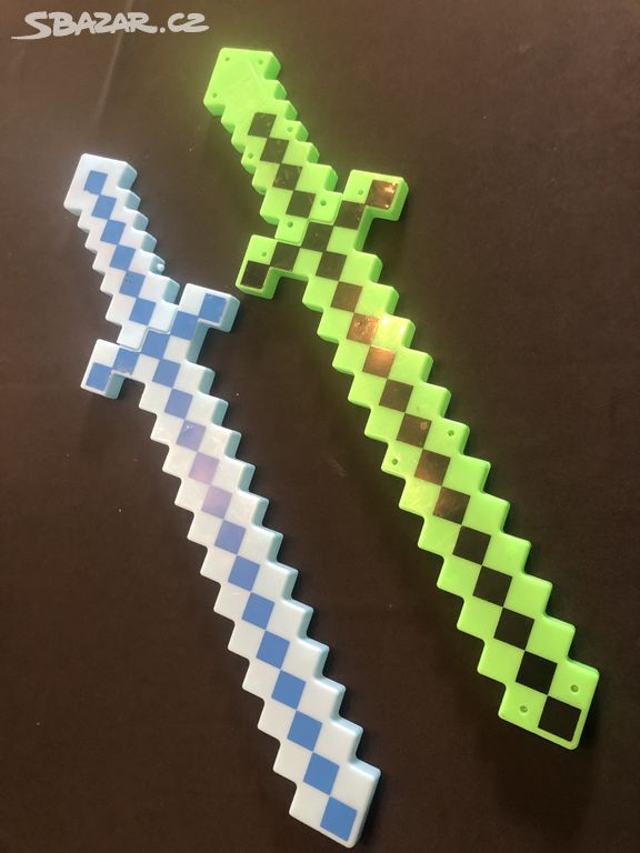 Dva meče Minecraft svítící se zvukem