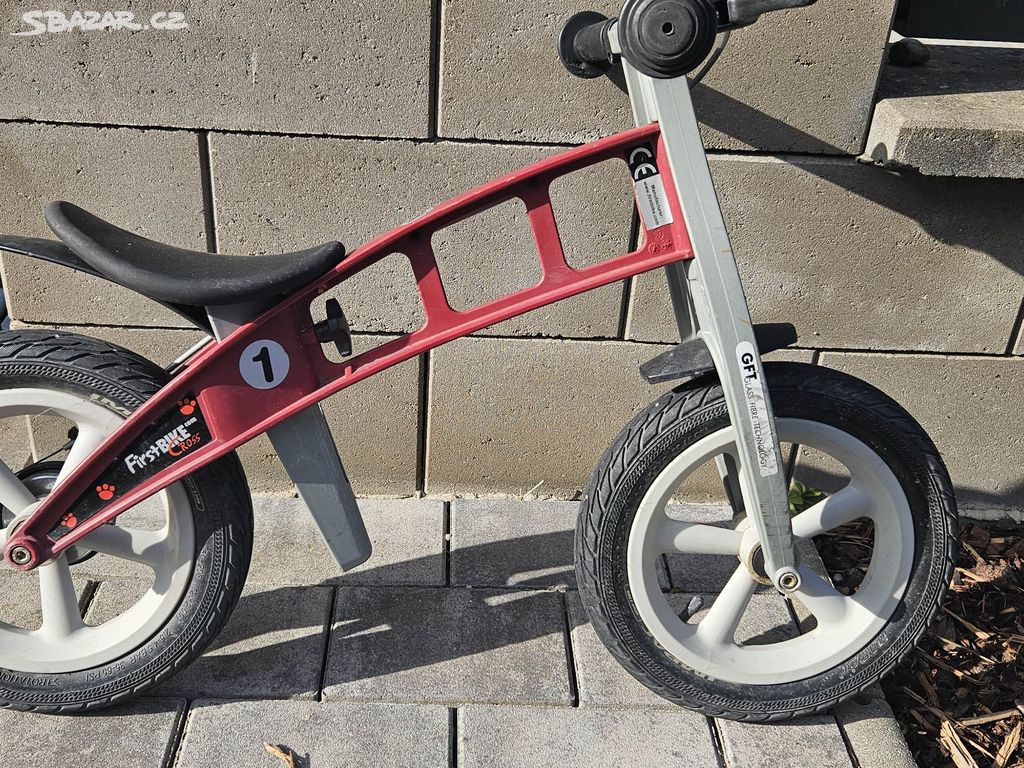 dětské odrážedlo Firstbike