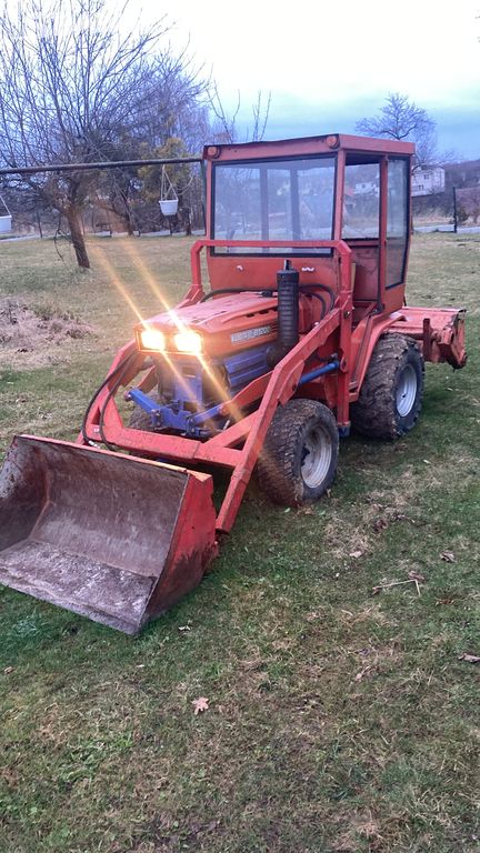 Malotraktor Kubota B 1200 s čelním nakladačem