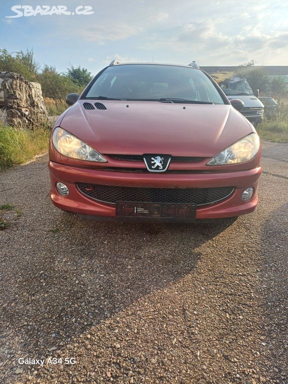 Rozprodam veškeré díly Peugeot combi 206 Rok